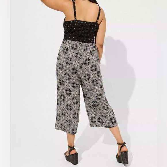 Torrid Black Tie Front Culotte Stretch Challis Jumpsuit Size 6X N2 - Picture 2 of 8